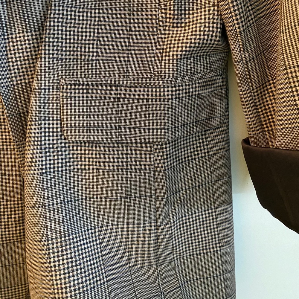 Blazer - Picture 2 of 4